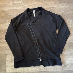 Lululemon Black/ charcoal striped Mula Bundle Wrap Asymmetrical Zip Jacket